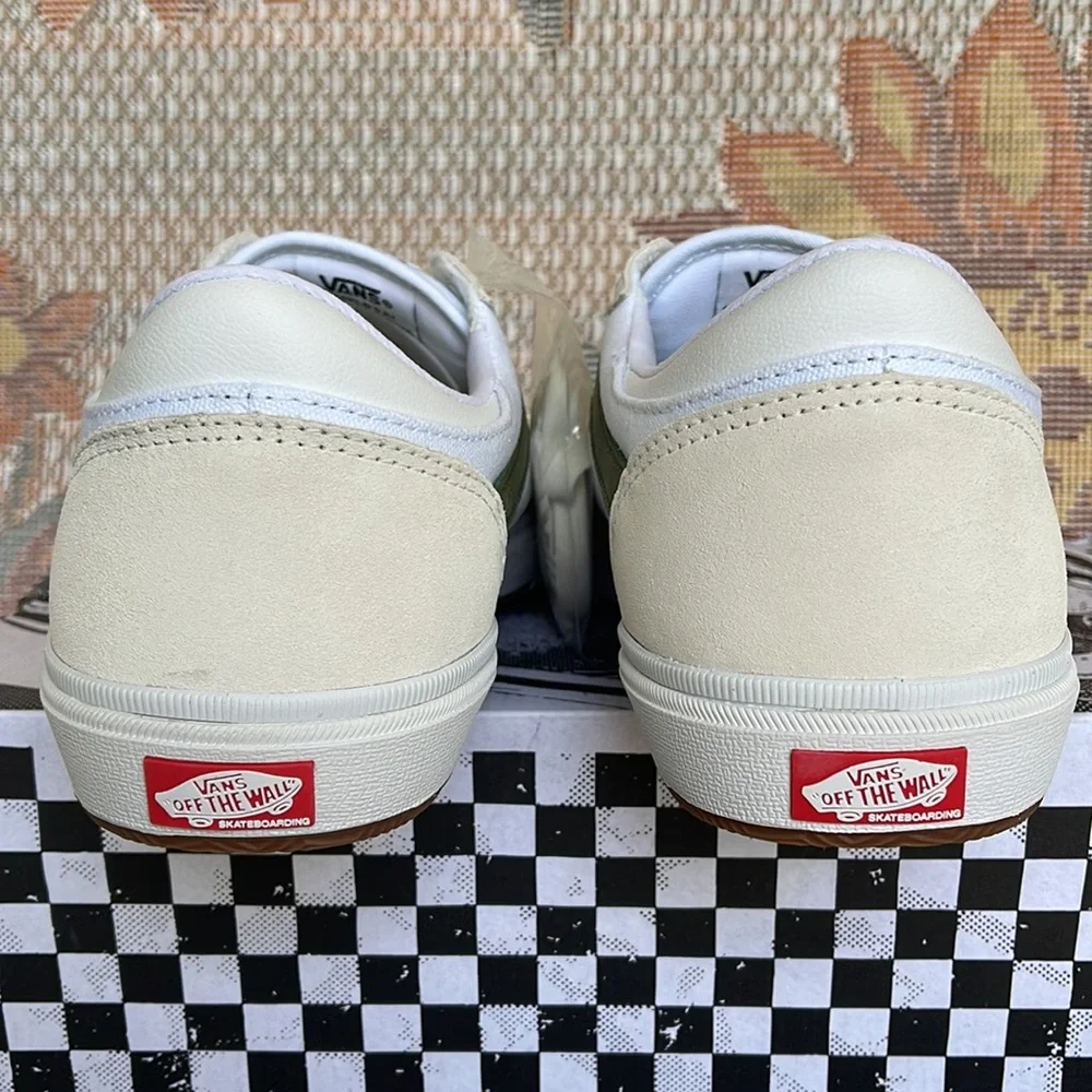 Vans WMNS Gilbert Crockett
True White/Green
VN0A5JIF133
sneakers - Picture 14 of 16